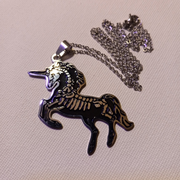 Unicorn skeleton necklace - Picture 6 of 10